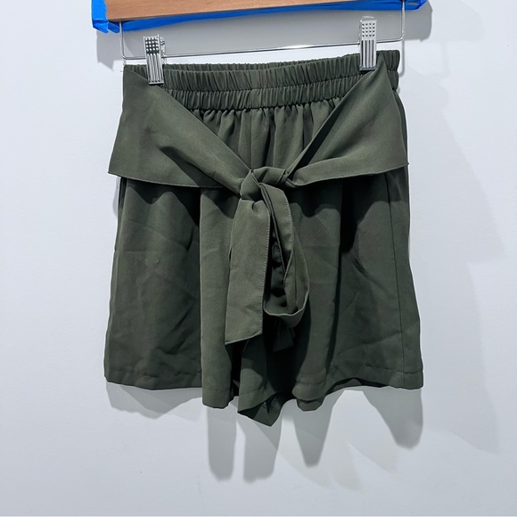 SHEIN Pants - NWOT SHEIN Olive Green Tie Waist Paperbag Shorts